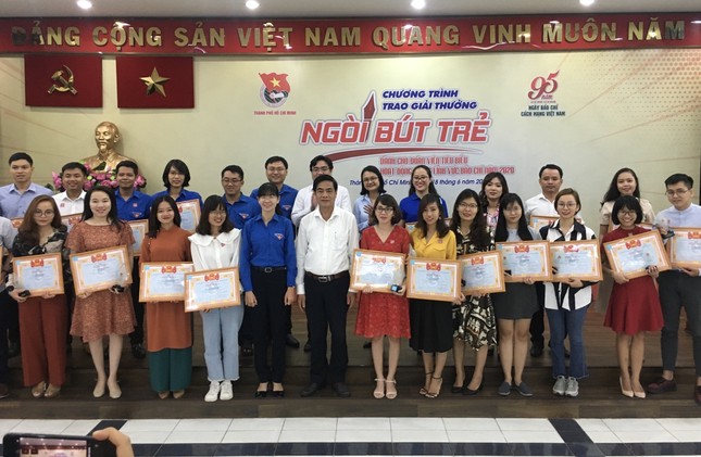 Thành Đoàn TP. HCM trao giải thưởng “Ngòi bút trẻ” năm 2020 ảnh 1