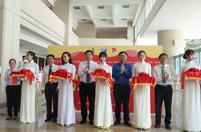 ĐHQG TP. HCM tuyên dương 25 đảng viên trẻ tiêu biểu ảnh 2