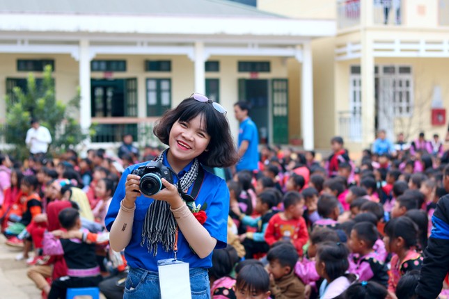 Cô sinh viên mê tình nguyện ảnh 1