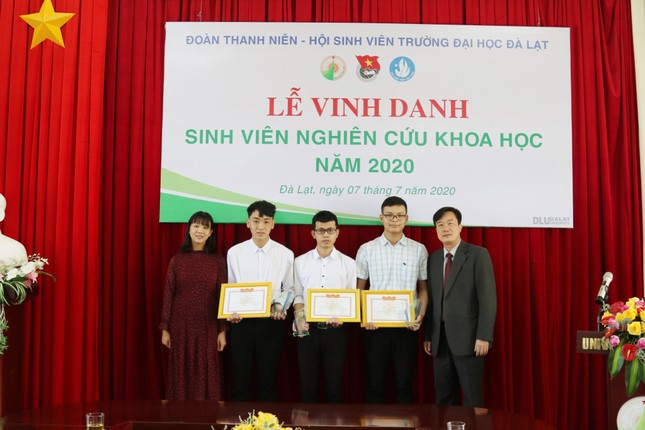Trường ĐH Đà Lạt: Vinh danh sinh viên nghiên cứu khoa học năm 2020 ảnh 1