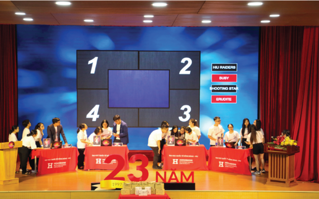 Sôi động cuộc thi tiếng Anh “HIU English contest” ảnh 1