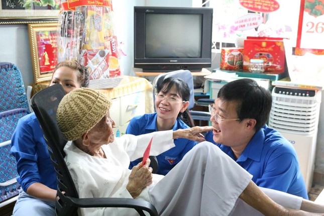 Tuổi trẻ Việt Nam tri ân các anh hùng liệt sĩ ảnh 7