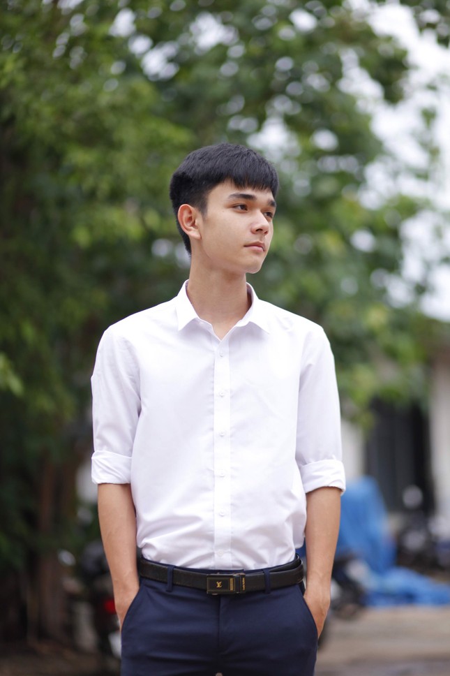 Chàng sinh viên điển trai mê nghiên cứu khoa học ảnh 1