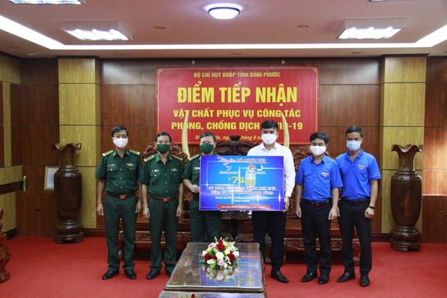 Góp sức thắp sáng biên cương để cùng phòng chống dịch ảnh 1