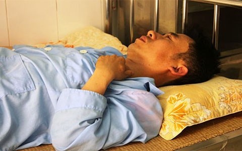Khởi tố vụ CSGT bị côn đồ đánh ngã giữa phố ảnh 1