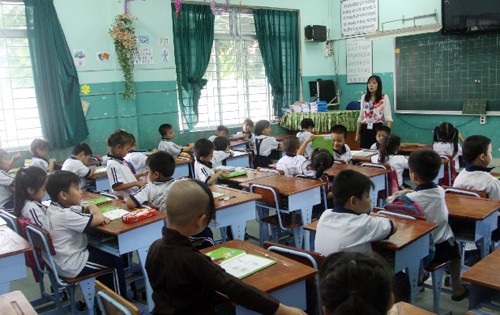 Đột nhập lớp học lừa hai bé gái để lột nữ trang ảnh 1