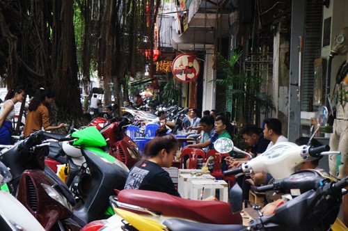 Những con phố thơm mùi cà phê ở Hà Nội ảnh 2