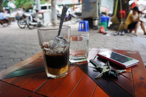 Những con phố thơm mùi cà phê ở Hà Nội ảnh 3