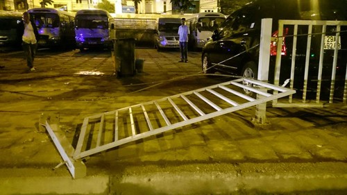 Đạp nhầm chân ga, lái Mercedes gây tai nạn liên hoàn ảnh 1