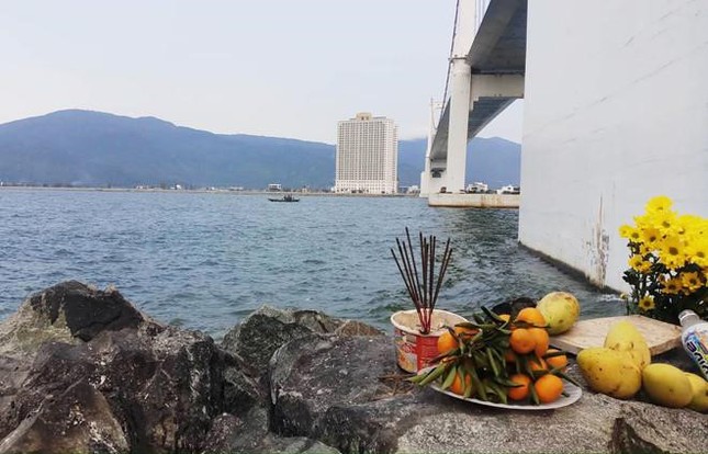 Công an giám sát đặc biệt kẻ khai giết con rồi ném xác xuống sông Hàn ảnh 1