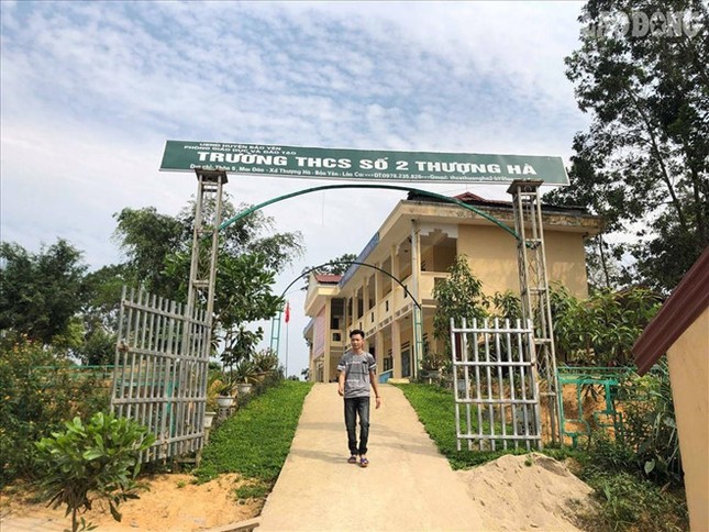Thầy giáo bị tố làm nữ sinh mang bầu im lặng đến khi công an tạm giữ ảnh 1