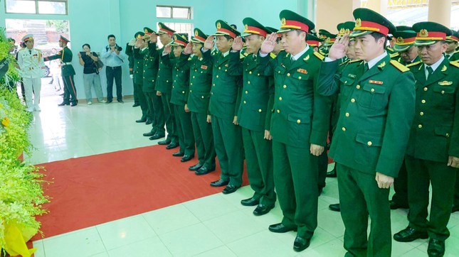 Hàng ngàn người tiễn biệt 13 liệt sĩ hy sinh tại Rào Trăng ảnh 14