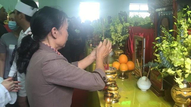 Hàng ngàn người tiễn biệt 13 liệt sĩ hy sinh tại Rào Trăng ảnh 16