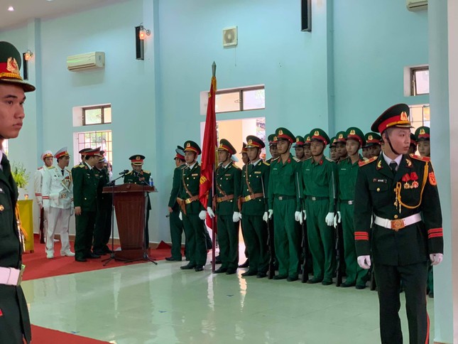 Hàng ngàn người tiễn biệt 13 liệt sĩ hy sinh tại Rào Trăng ảnh 20