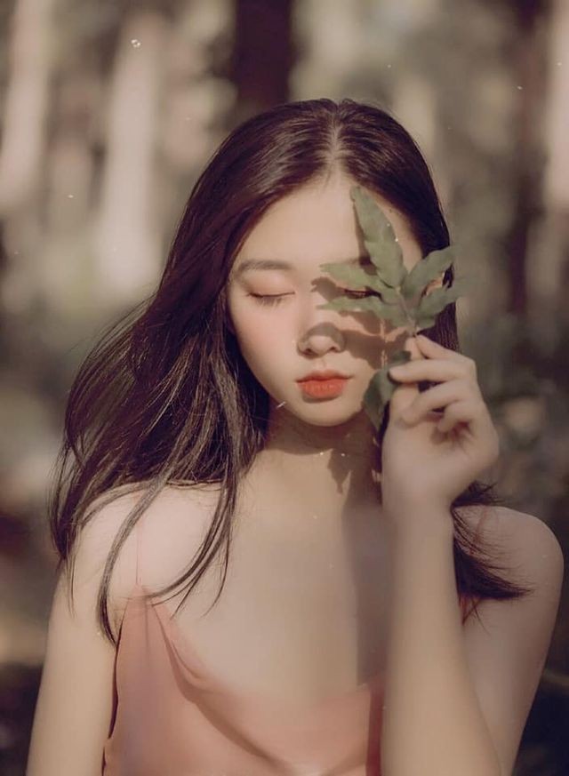 'Hiện tượng áo dài trắng 18 tuổi' vướng nghi vấn sửa mặt ảnh 11
