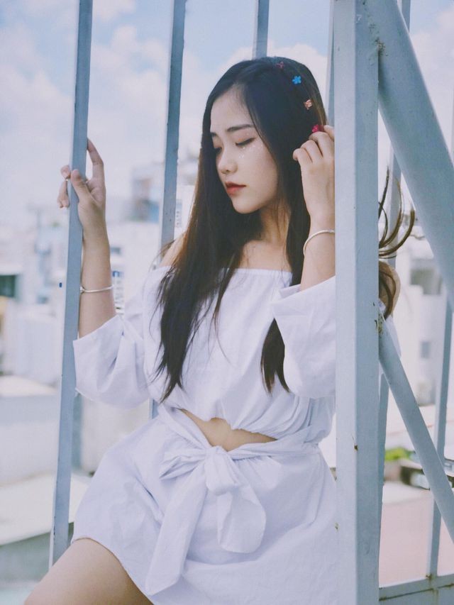 'Hiện tượng áo dài trắng 18 tuổi' vướng nghi vấn sửa mặt ảnh 6