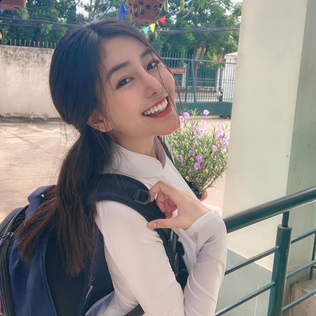 'Hiện tượng áo dài trắng 18 tuổi' vướng nghi vấn sửa mặt ảnh 1