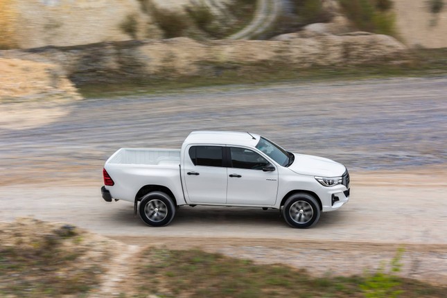 Toyota Hilux 2019 dành cho thị trường Anh có gì đặc biệt? ảnh 1