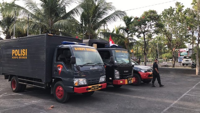 Cổ động viên Việt Nam tiếp lửa cho thầy trò Park Hang Seo ở Indonesia ảnh 10