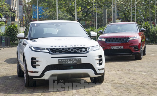 Xe sang về nhiều, giá bán có xu hướng tăng dịp cuối năm ảnh 1