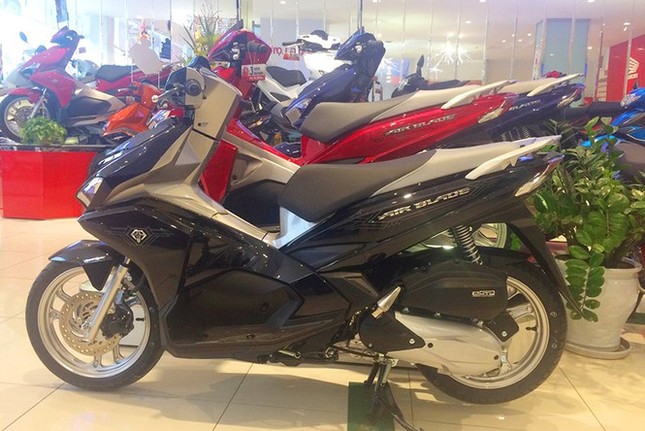 Có nên mua xe máy Honda 'đội giá'? ảnh 1
