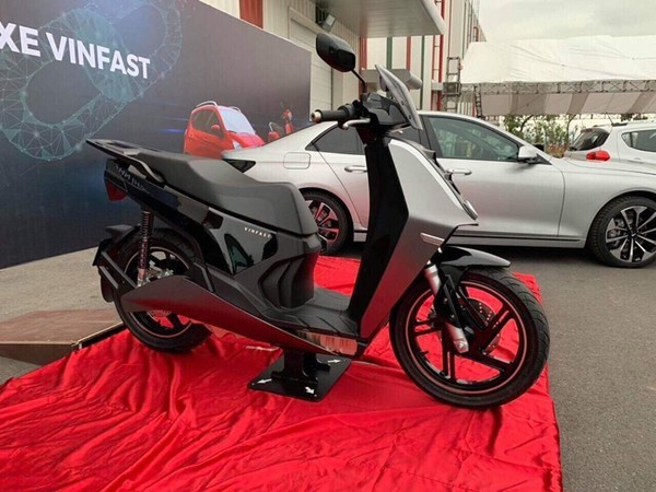 Xe máy điện VinFast V9 chạy thử trên đường? ảnh 2