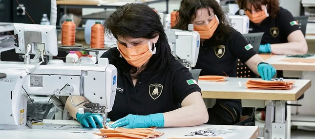 Lamborghini chuyển sang sản xuất khẩu trang ảnh 2