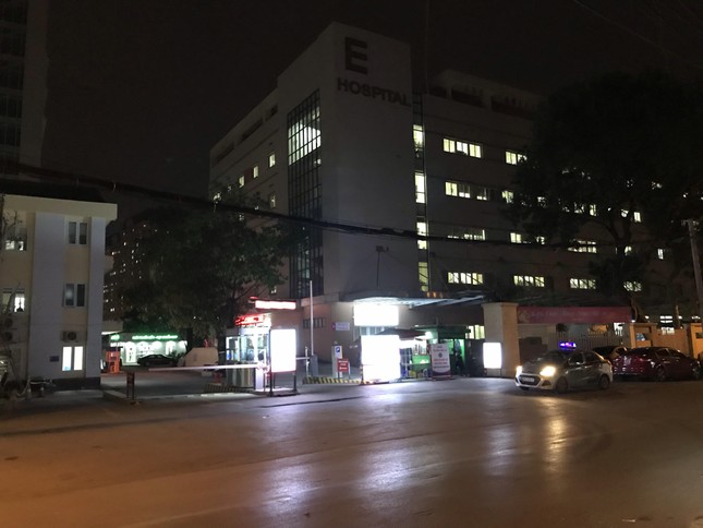 Đêm giao thừa đặc biệt ở bệnh viện E ảnh 1