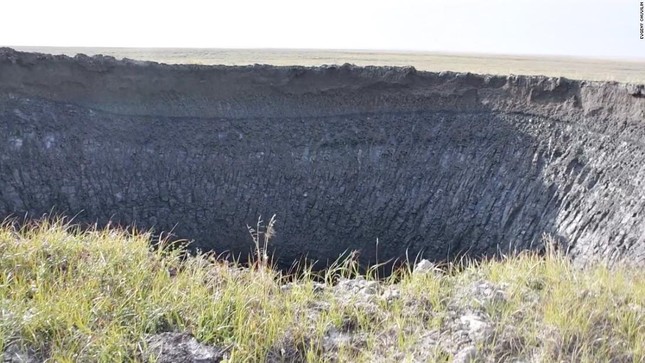 Giải mã bí ẩn những hố trũng khổng lồ ở Siberia ảnh 1