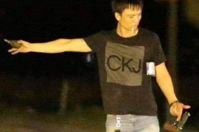 Thông tin bất ngờ vụ ôm súng cố thủ trong xe bán tải ở Hà Tĩnh ảnh 2
