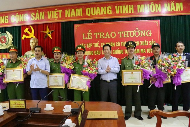 Thưởng 300 triệu đồng cho lực lượng phá 2 chuyên án ma túy 'khủng' ảnh 1