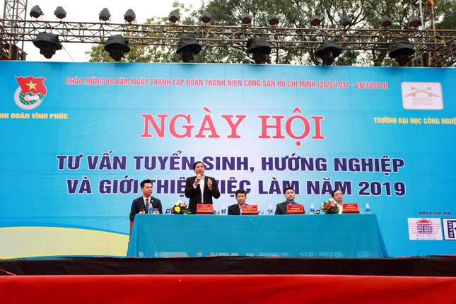 Chưa nhập học đã 'có việc làm' ảnh 1
