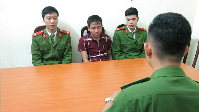Thanh niên 20 tuổi vận chuyển hàng chục bánh heroin bằng xe khách ảnh 4