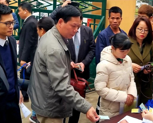 Cựu giám đốc BV Hòa Bình xin tòa xét xử có tình với Hoàng Công Lương ảnh 1