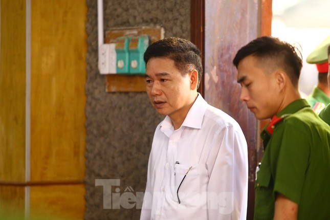 Bắt đầu xử loạt cán bộ giáo dục, công an Sơn La liên quan gian lận thi ảnh 1