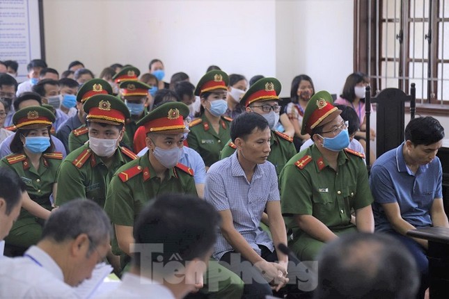 Cán bộ nâng điểm ở Hòa Bình: 'Ai cũng gù, mình thẳng lưng sẽ thành khuyết tật' ảnh 1