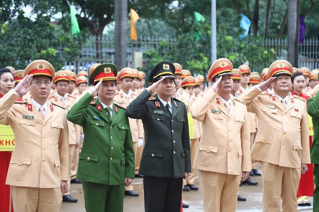 Cảnh sát giao thông toàn quốc ra quân giữ an toàn dịp Tết năm 2021 ảnh 1