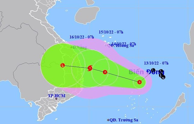 Áp thấp nhiệt đới có thể mạnh lên thành bão, diễn biến phức tạp, hướng về miền Trung ảnh 1