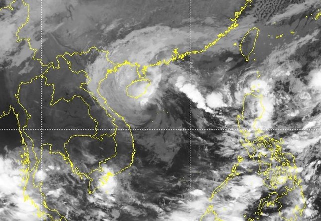 Bão có thể tan trên biển, Miền Bắc, Bắc Trung Bộ đón mưa từ chiều nay, trời chuyển rét ảnh 1