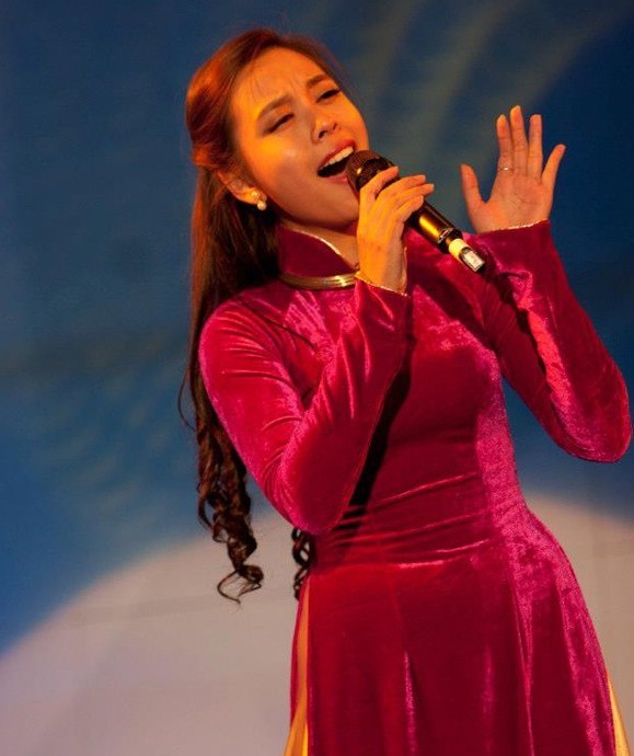 Cẩm Vân, Quang Linh và dàn nghệ sĩ hát không cát-xê gây quỹ ủng hộ đồng bào miền Trung ảnh 1