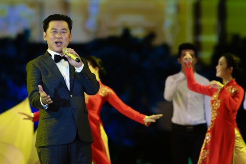 TPHCM tổ chức chương trình ca nhạc chào mừng Đại hội XIII ảnh 2