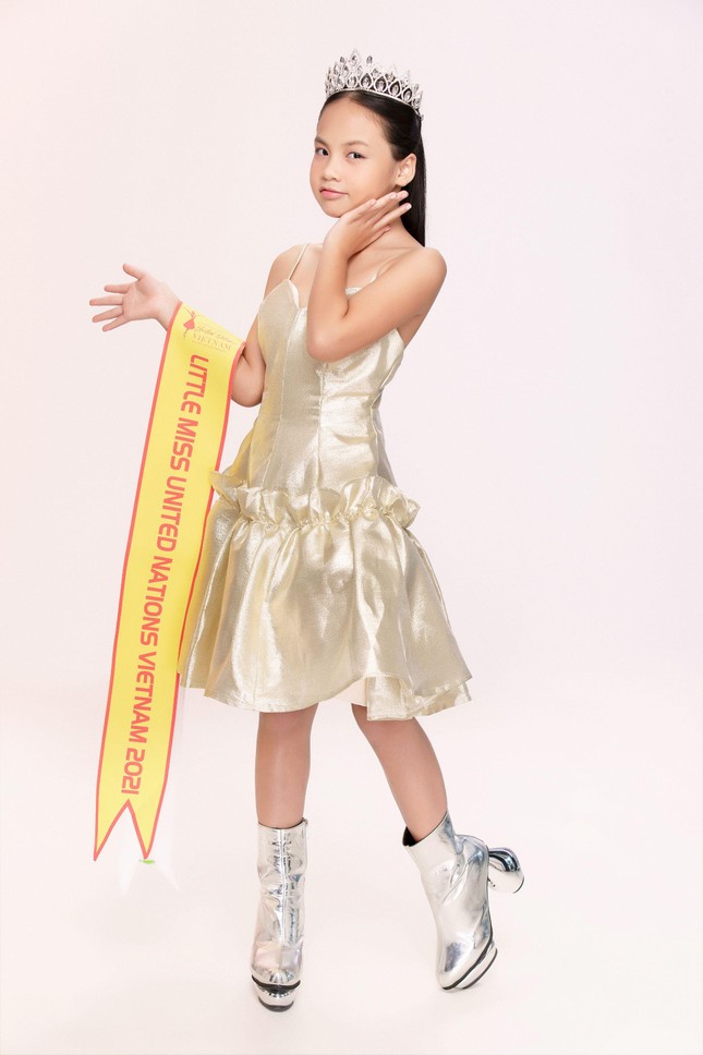 Cô bé 9 tuổi tại TPHCM đại diện cho Việt Nam dự thi Hoa hậu nhí Quốc tế ảnh 1
