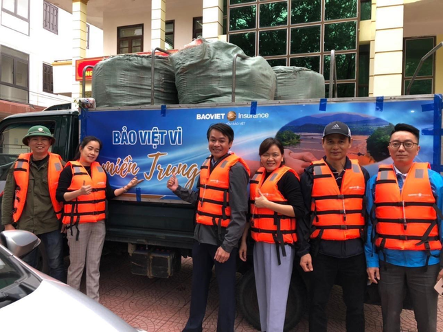 Bảo Việt ủng hộ gần 3 tỷ đồng hỗ trợ các tỉnh miền Trung ảnh 1