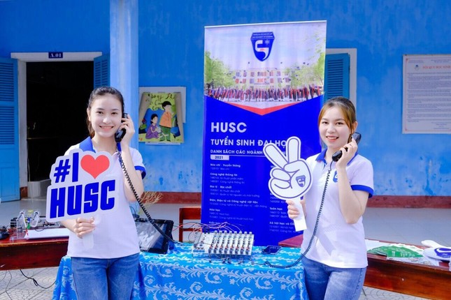 Nữ sinh Đại học Huế: 'thừa năng lượng', đam mê công tác Đoàn ảnh 2