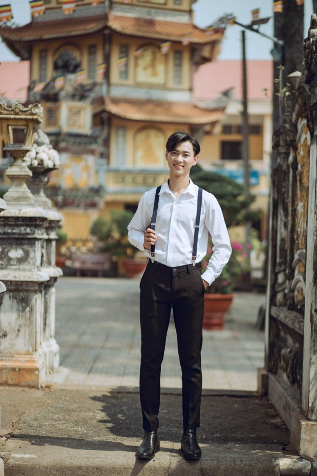 Nam sinh thanh lịch tỉnh Bình Dương ‘gây sốt’ với nụ cười tỏa nắng ảnh 5