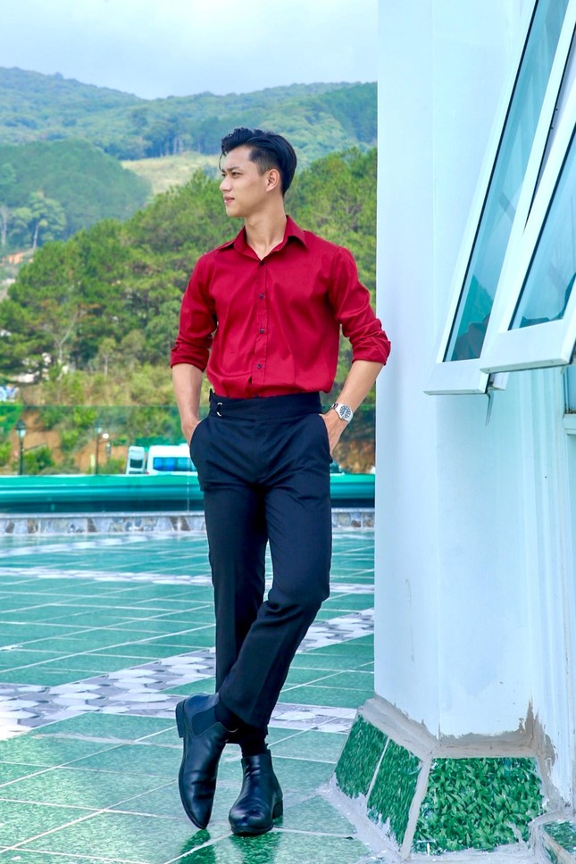 Nam sinh thanh lịch tỉnh Bình Dương ‘gây sốt’ với nụ cười tỏa nắng ảnh 11