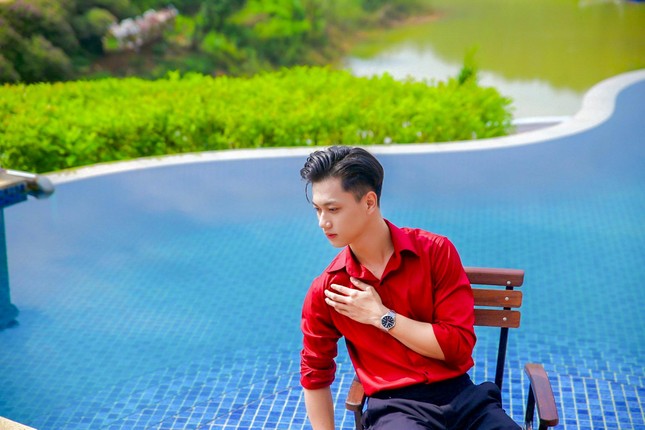 Nam sinh thanh lịch tỉnh Bình Dương ‘gây sốt’ với nụ cười tỏa nắng ảnh 7