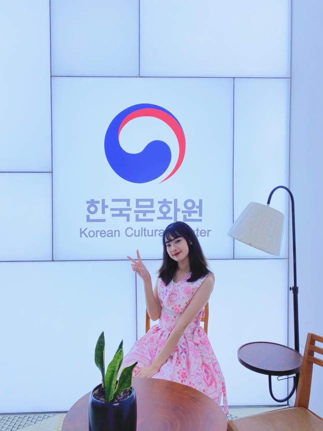 Nữ sinh trường Báo sở hữu kênh Youtube hàng nghìn người theo dõi chia sẻ cách tự học tiếng Hàn ảnh 6