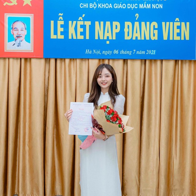 Nữ thủ lĩnh sinh viên xinh đẹp trường Sư phạm Hà Nội 2 cùng 'bảng thành tích vàng' ảnh 7