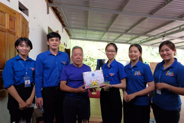 Một mùa hè xanh đầy ý nghĩa của CLB Sinh viên tình nguyện Đại học Thái Nguyên ảnh 8